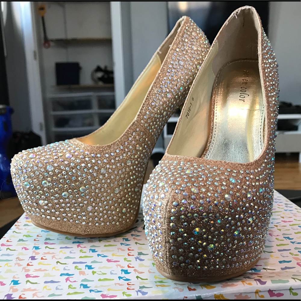 Gold Heels! Size 6.